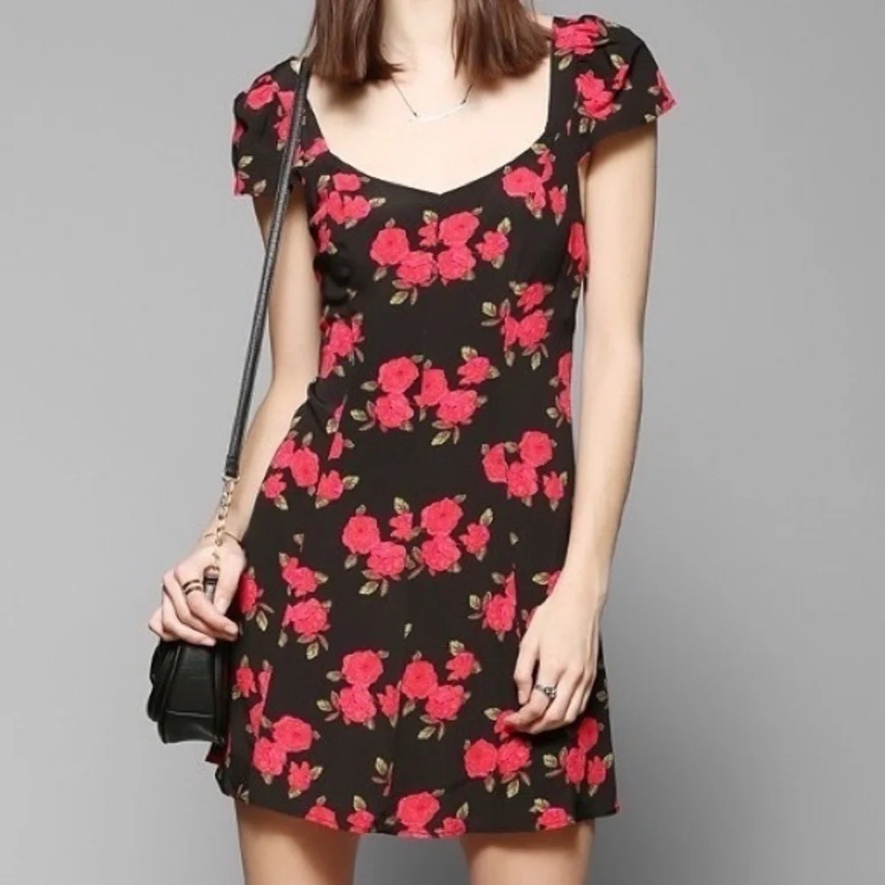 NWT Urban Outfitters Kimchi Blue Cross Back Floral Mini Twee Dress Size 6 - Picture 7 of 7